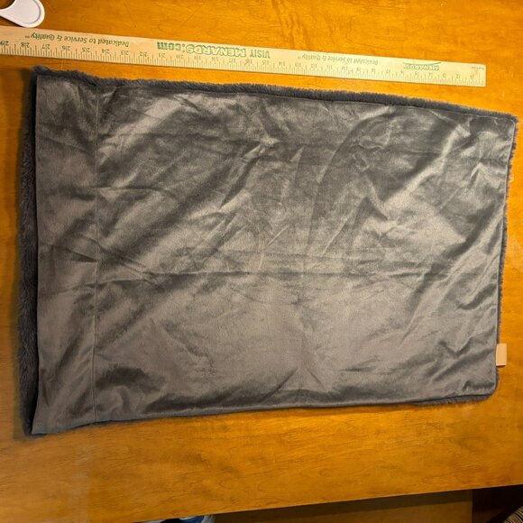 Ugg Pillowcase Grey Fur - Picture 4 of 4